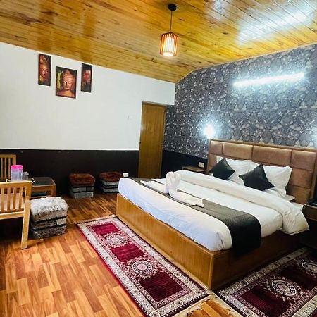 Hotel Hilltop At Mall Road Manali With Open Terrace Ngoại thất bức ảnh