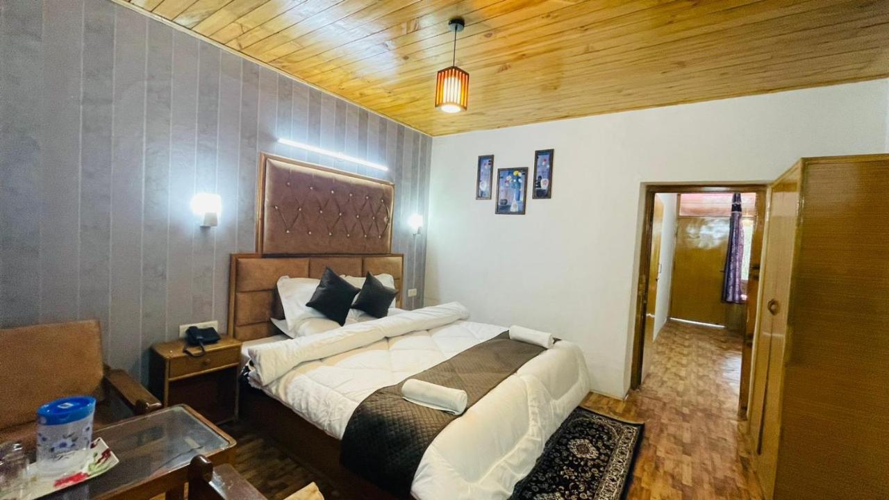 Hotel Hilltop At Mall Road Manali With Open Terrace Ngoại thất bức ảnh