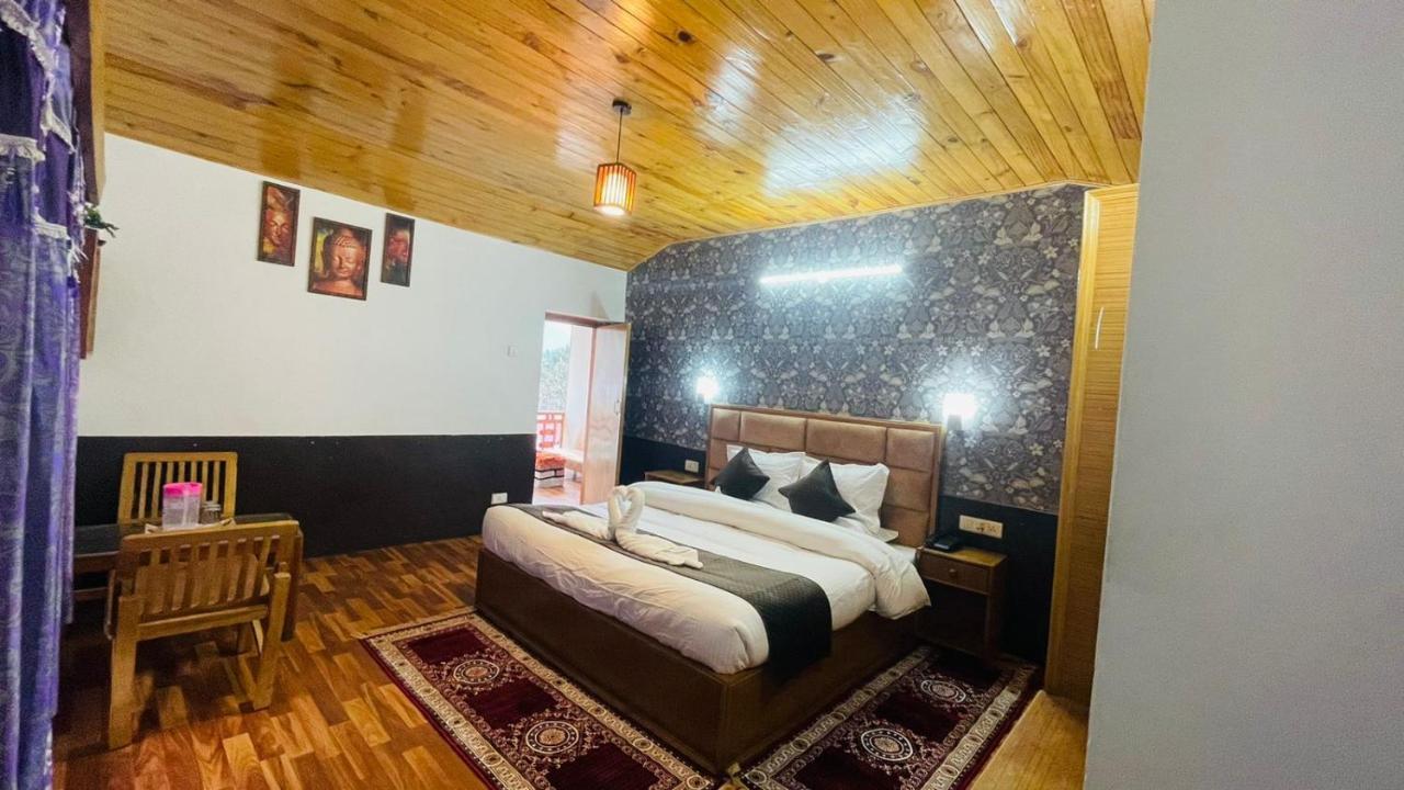 Hotel Hilltop At Mall Road Manali With Open Terrace Ngoại thất bức ảnh