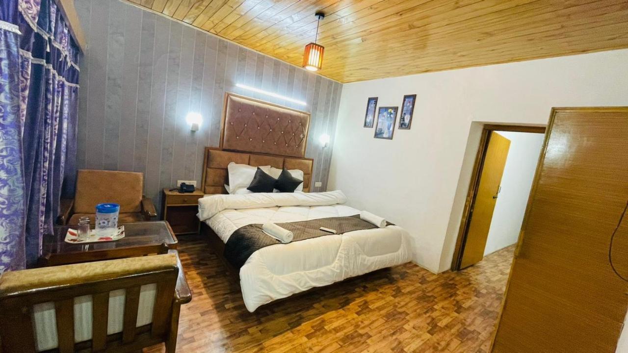 Hotel Hilltop At Mall Road Manali With Open Terrace Ngoại thất bức ảnh