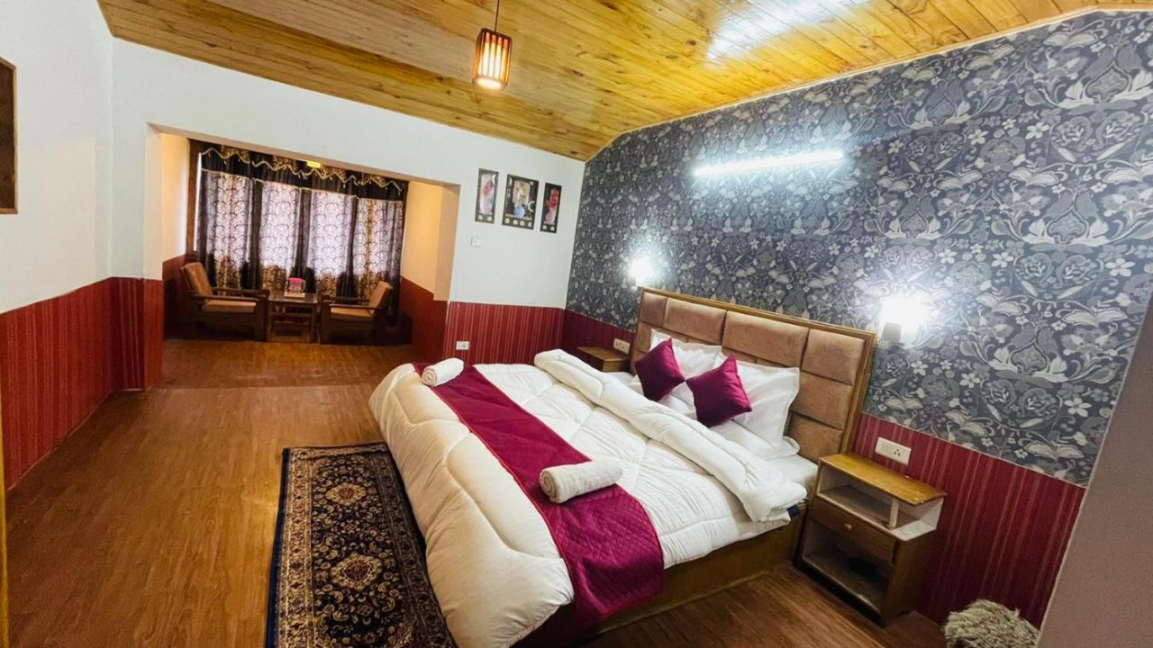 Hotel Hilltop At Mall Road Manali With Open Terrace Ngoại thất bức ảnh