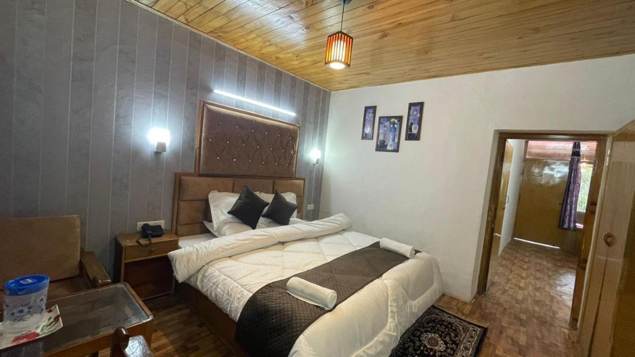 Hotel Hilltop At Mall Road Manali With Open Terrace Ngoại thất bức ảnh