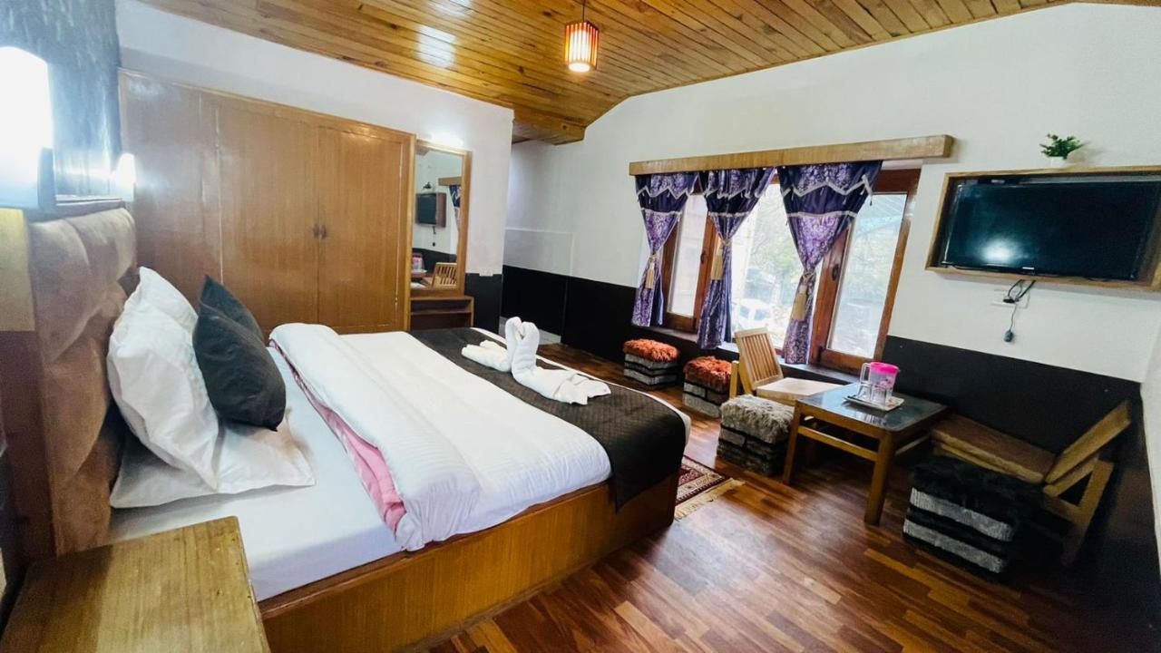 Hotel Hilltop At Mall Road Manali With Open Terrace Ngoại thất bức ảnh