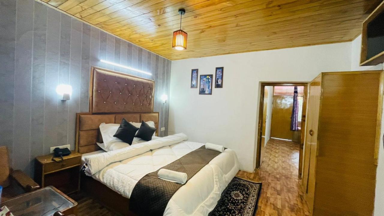 Hotel Hilltop At Mall Road Manali With Open Terrace Ngoại thất bức ảnh