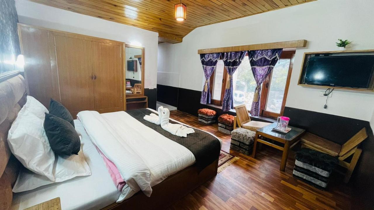 Hotel Hilltop At Mall Road Manali With Open Terrace Ngoại thất bức ảnh