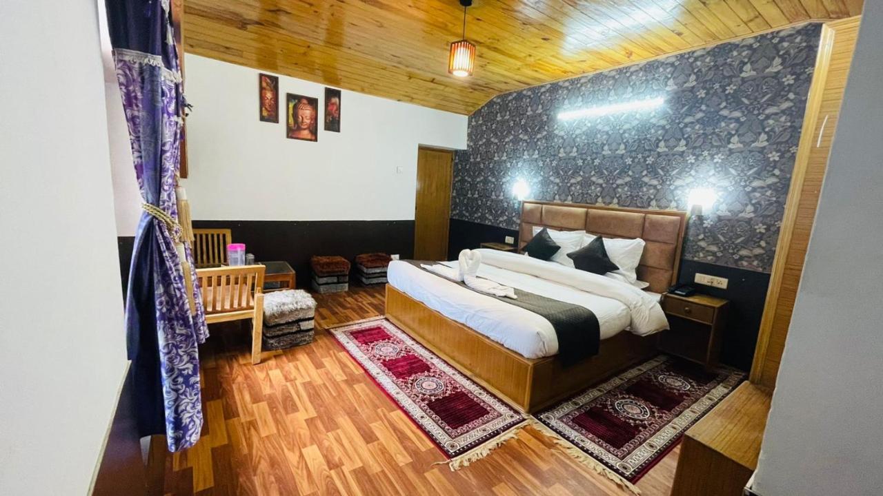 Hotel Hilltop At Mall Road Manali With Open Terrace Ngoại thất bức ảnh