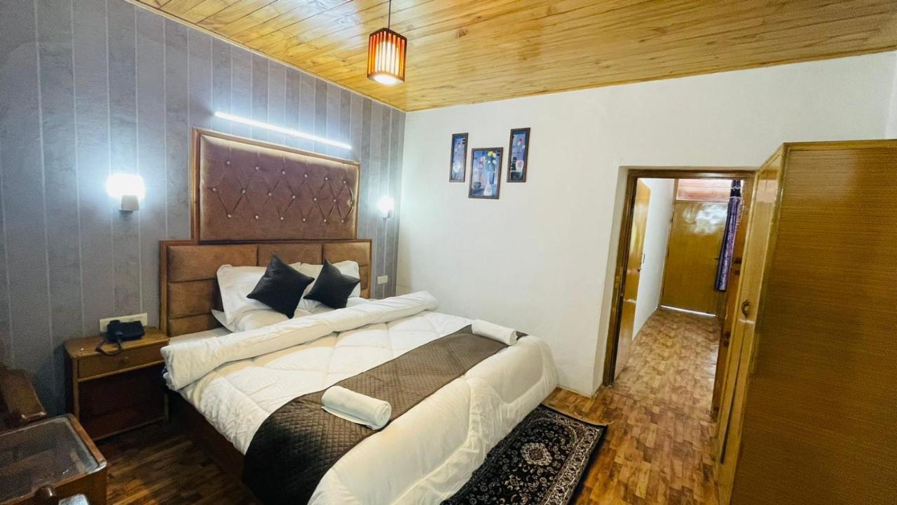 Hotel Hilltop At Mall Road Manali With Open Terrace Ngoại thất bức ảnh