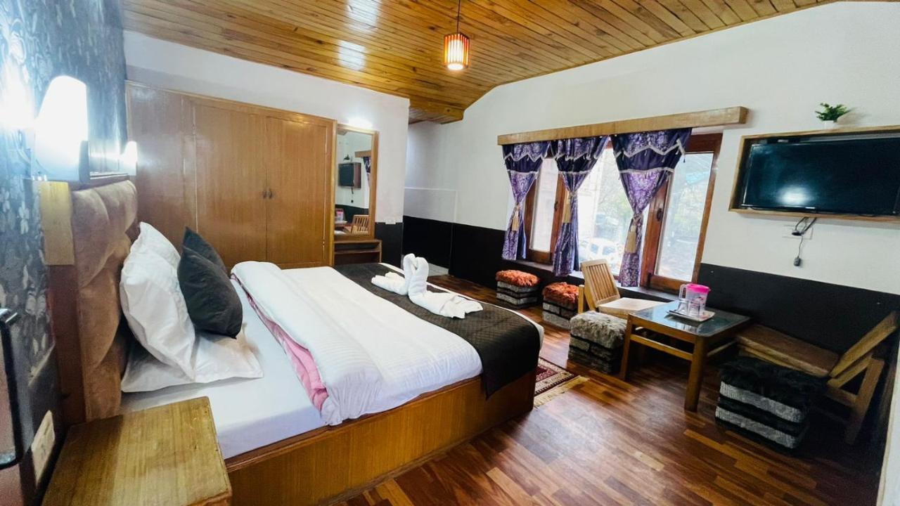 Hotel Hilltop At Mall Road Manali With Open Terrace Ngoại thất bức ảnh