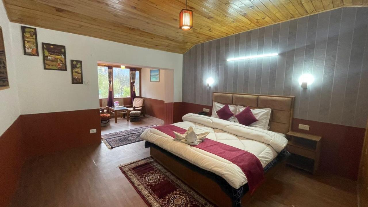 Hotel Hilltop At Mall Road Manali With Open Terrace Ngoại thất bức ảnh