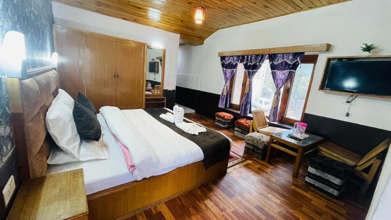 Hotel Hilltop At Mall Road Manali With Open Terrace Ngoại thất bức ảnh