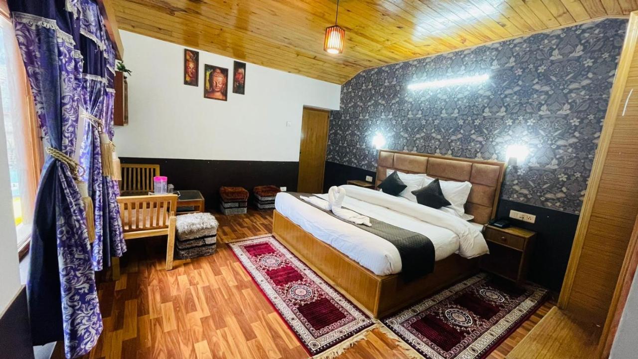 Hotel Hilltop At Mall Road Manali With Open Terrace Ngoại thất bức ảnh