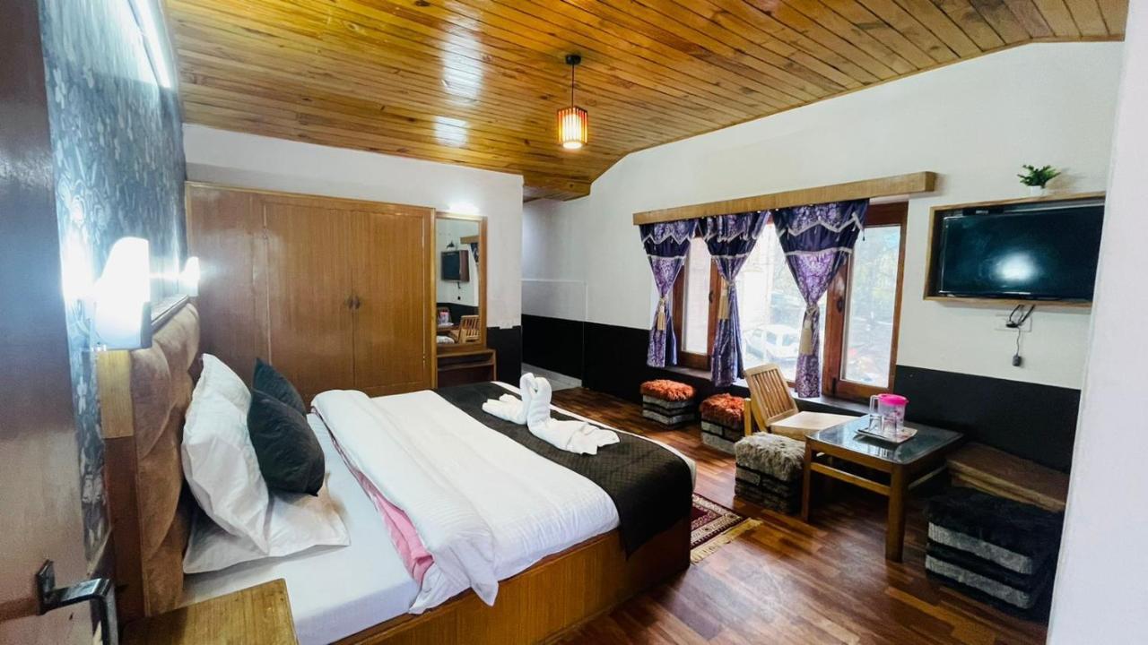 Hotel Hilltop At Mall Road Manali With Open Terrace Ngoại thất bức ảnh