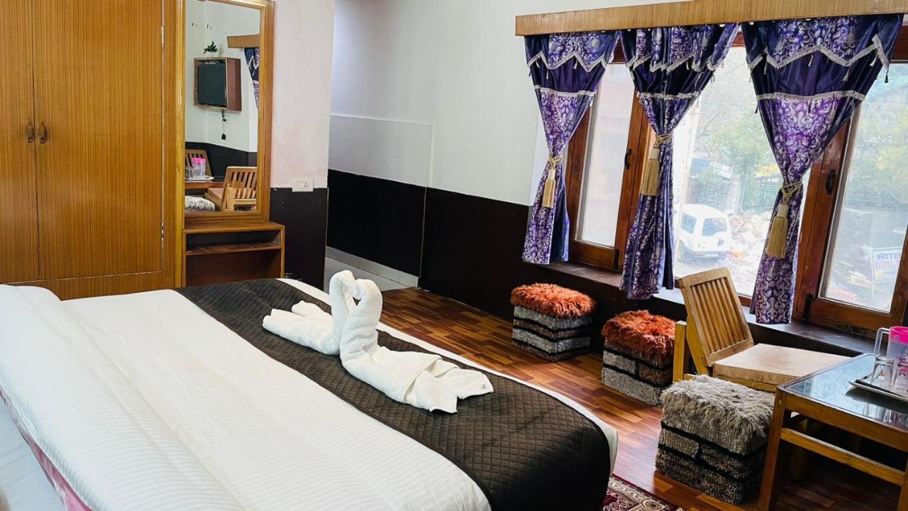 Hotel Hilltop At Mall Road Manali With Open Terrace Ngoại thất bức ảnh