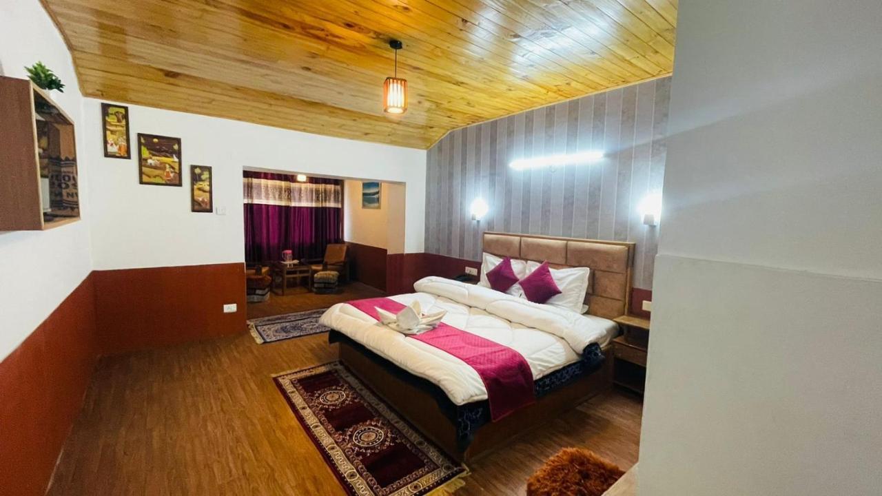 Hotel Hilltop At Mall Road Manali With Open Terrace Ngoại thất bức ảnh