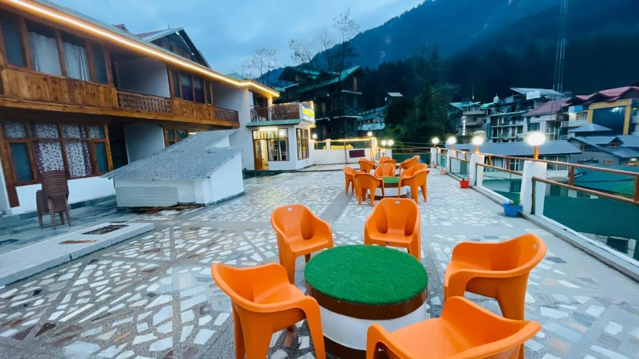 Hotel Hilltop At Mall Road Manali With Open Terrace Ngoại thất bức ảnh