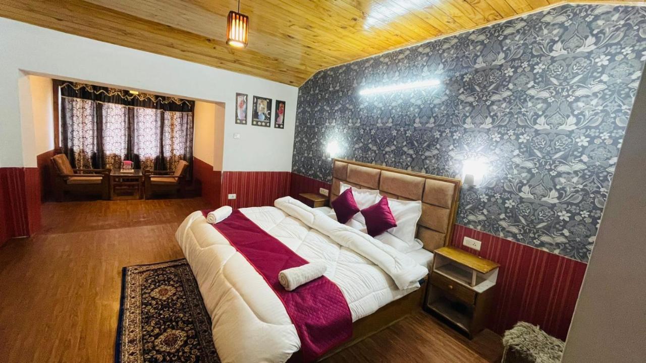 Hotel Hilltop At Mall Road Manali With Open Terrace Ngoại thất bức ảnh