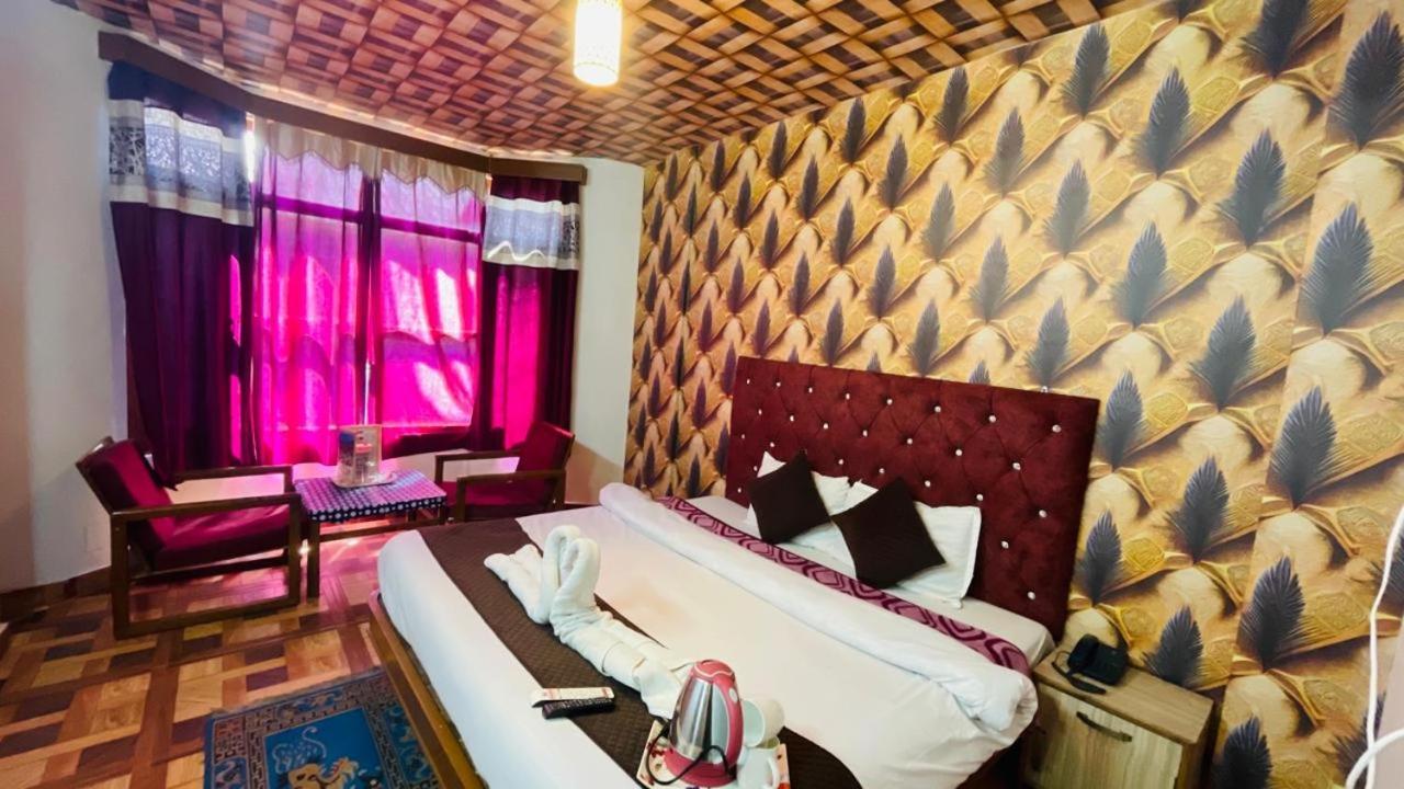 Hotel Hilltop At Mall Road Manali With Open Terrace Ngoại thất bức ảnh