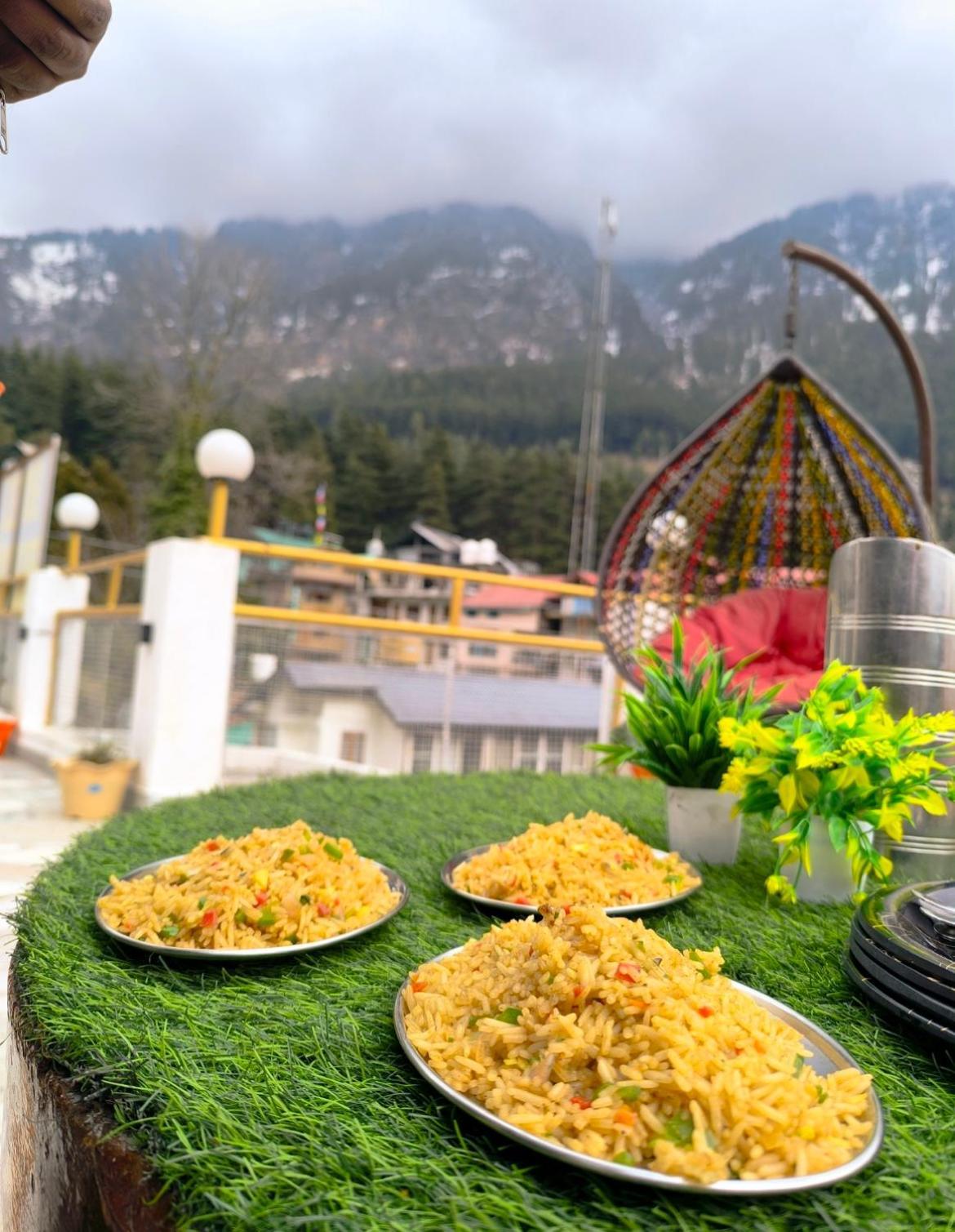 Hotel Hilltop At Mall Road Manali With Open Terrace Ngoại thất bức ảnh